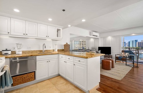 Waikiki Condominio | Ilikai 739 Ocean / Sunset / Marina Views - K Bed / Q Sofabed - New Remodel