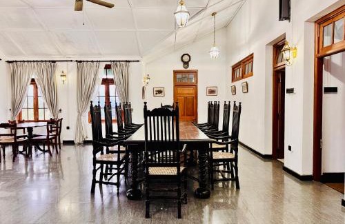 Deraniyagala Hotel | Ilukthenna bungalow