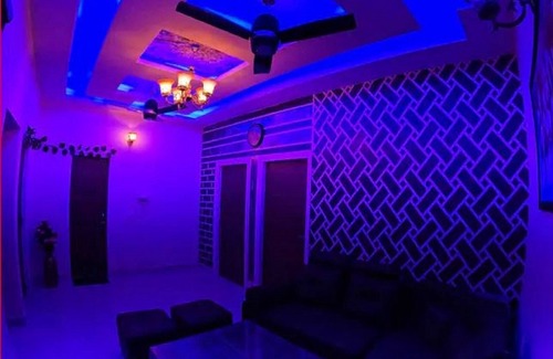 Kharar Cama Y Desayuno | “Imagine coming home to this gorgeous 2 bedroom Flat near Mohali.”