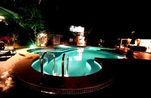 Imbassai Apartamento | Imbassai - Casa Alto Padrão completa - Condominio Fechado - A2B1