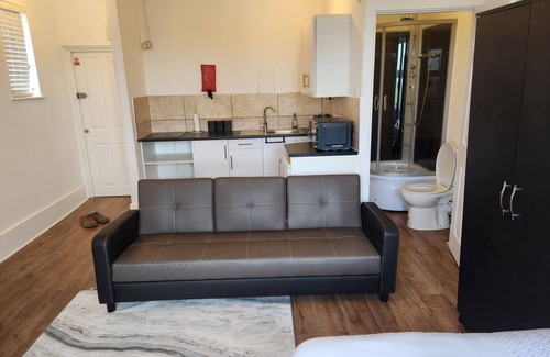Stone Apartamento | Immaculate 1-bedroom in Greenhithe