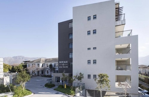 Tokai Apartamento | Immaculate 2-bed Apartment in Cape Town