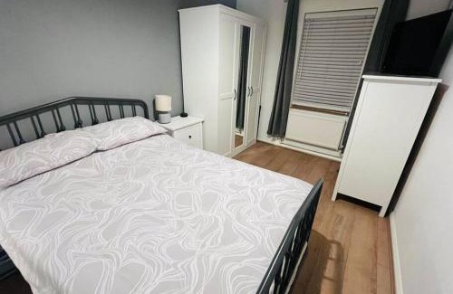 Watford Apartamento | Immaculate 2 bed flat with free parking!