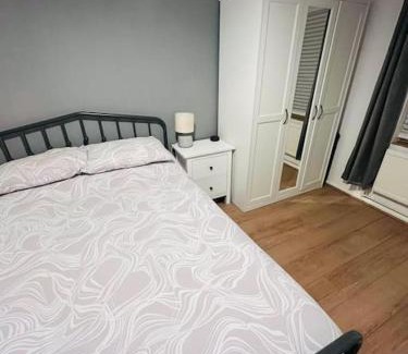 Watford Apartamento | Immaculate 2 bed flat with free parking!