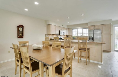 Southend Casa | Immaculate 3 Bed 2.5 Bath Quiet community with pool Monthly Rental