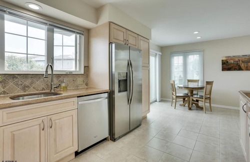 Southend Casa | Immaculate 3 Bed 2.5 Bath Quiet community with pool Monthly Rental
