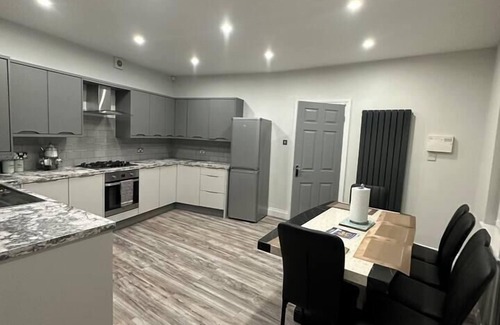 Bootle Casa | Immaculate 4-Bed detached House in Bootle