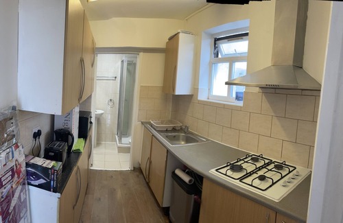 Heathrow Villages Casa | Immaculate 4-bed House Near Heathrow Airport