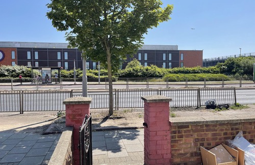 Heathrow Villages Casa | Immaculate 4-bed House Near Heathrow Airport