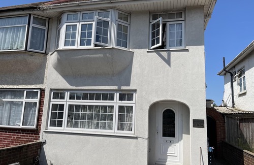 Heathrow Villages Casa | Immaculate 4-bed House Near Heathrow Airport