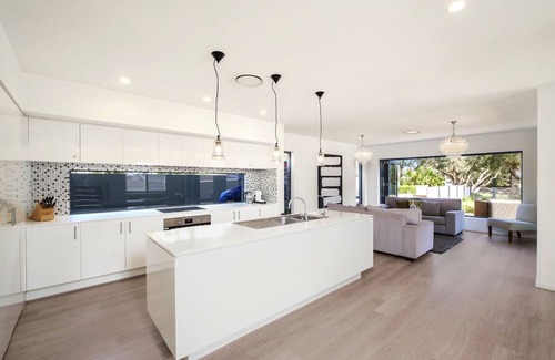 North Avoca Casa | Lakeside Luxury - 13 Lake Street, North Avoca
