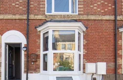 Ashford Casa | Immaculate 5-bed House in the City Centre Ashford