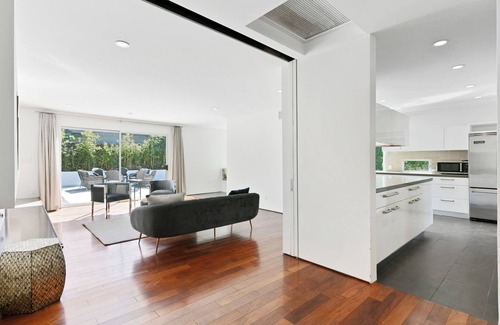 Bel Air Casa | Immaculate Architectural Full Security located on a cul-de-sac in Bel Air Park
