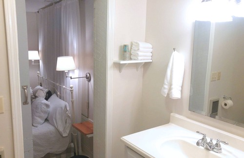 Brevard Casa | Inmaculado apartamento granero en la impresionante propiedad en la hermosa Brevard, NC!