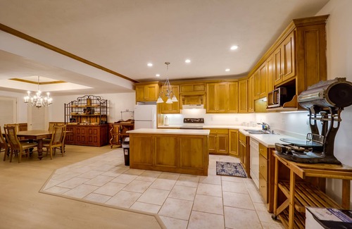 Boone Villa | Immaculate Boone Villa w/ Entertainment Lounge!
