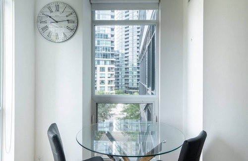 Fort York Condominio | IMMACULATE CONDO | MINUTES FROM DOWNTOWN TORONTO |