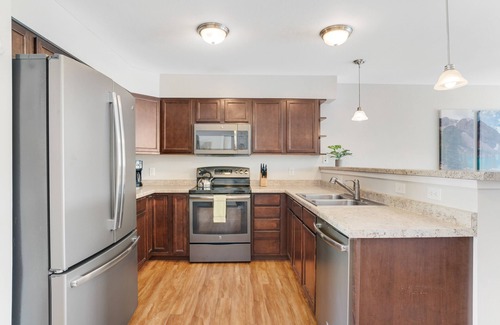 Big Sky Meadow Village Condominio | Immaculate Condo Near Meadow Village | New Carpet, Mountain Views & Dog-Friendly