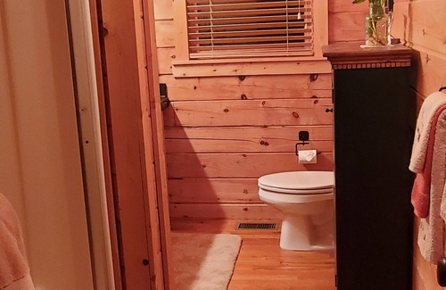 Clayton Cabina | Immaculate Cozy Cabin W/ Breathtaking Views