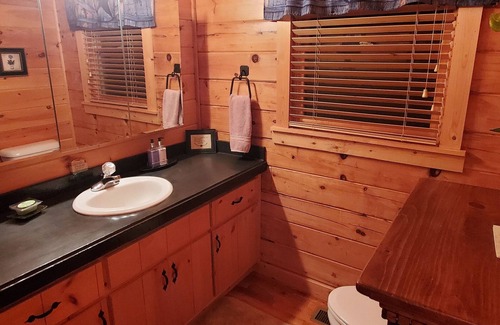 Clayton Cabina | Immaculate Cozy Cabin W/ Breathtaking Views