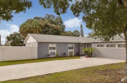 Town N County Park Casa | Immaculate & Cozy Entire Heated Pool House