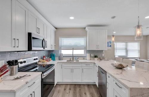 Town N County Park Casa | Immaculate & Cozy Entire Heated Pool House