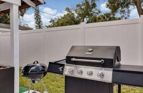 Town N County Park Casa | Immaculate & Cozy Entire Heated Pool House