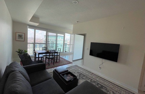 King West Village Condominio | Immaculate furnished one bedroom + den at Liberty Village, Toronto Downtown
