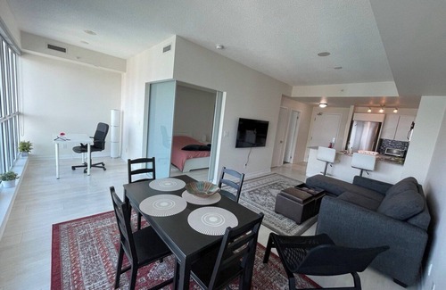 King West Village Condominio | Immaculate furnished one bedroom + den at Liberty Village, Toronto Downtown