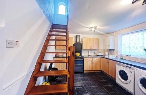 Bolton Casa | Immaculate Haven