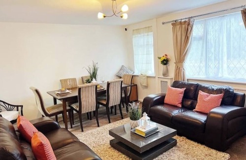 Bolton Casa | Immaculate Haven