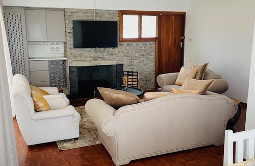 Harare Apartamento | Immaculate Home in Avondale West - 2166