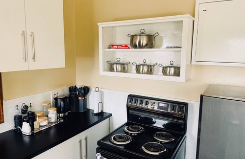 Harare Apartamento | Immaculate Home in Avondale West - 2166