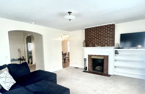 Seneca Casa | Immaculate Home near Ram Cat Alley