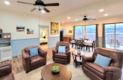Monitor Apartamento | Immaculate Home w/Mtn and River Views!