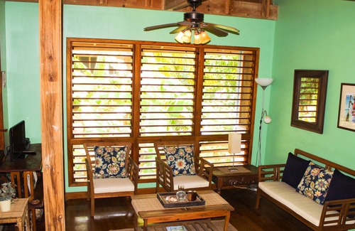 Palmetto Bay Casa | Inmaculado, cuidado jardín en un complejo privado, a pasos de la playa y la piscina