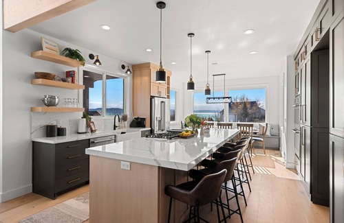 Fish Haven Casa | IMMACULATE Modern Rustic Luxury - Captivating Views - Sleeps 26