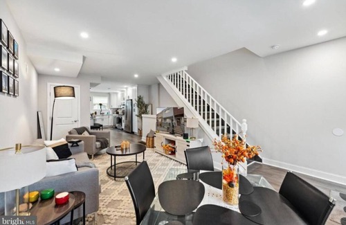 South Philadelphia Casa | Immaculate, Modern 3 Bedroom 2 Bath Full House Mins away from Stadiums
