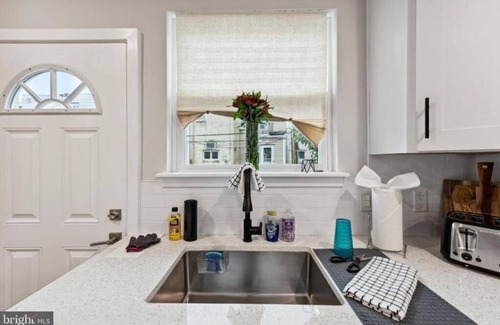South Philadelphia Casa | Immaculate, Modern 3 Bedroom 2 Bath Full House Mins away from Stadiums