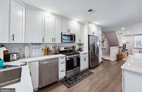 South Philadelphia Casa | Immaculate, Modern 3 Bedroom 2 Bath Full House Mins away from Stadiums
