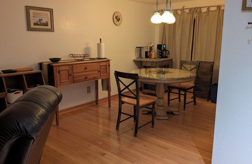 South Capitol Condominio | Impecable un bdrm en South Capitol con todos los servicios y sin tarifa de limpieza
