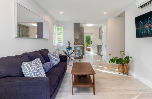 Colee Hammock Apartamento | Immaculate One-Bedroom Vacation Rental- WALK TO LAS OLAS