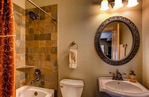 Valley of the Sun Casa | Immaculate & Private Mountain Home with Hot Tub - Sugar Pine Lodge