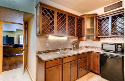 Valley of the Sun Casa | Immaculate & Private Mountain Home with Hot Tub - Sugar Pine Lodge