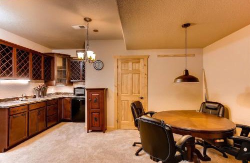 Valley of the Sun Casa | Immaculate & Private Mountain Home with Hot Tub - Sugar Pine Lodge