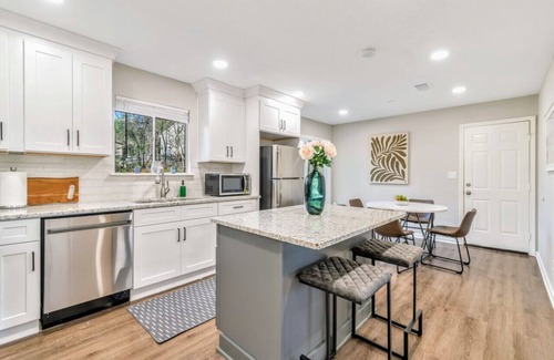 Rex Casa | Immaculate Pro Decor ComfyATH - Rex - 3BR - Pet Friendly - Fenced (wfield)& Fenced (wfield)