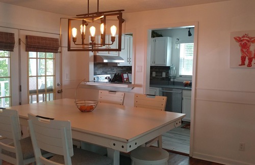 McMinnville Casa | Immaculate Remodel on River for Overnights or STR
