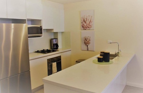 Gordon Apartamento | Immaculate, spacious & peaceful apartment with 2 Bdm, 2 Bath & study area.