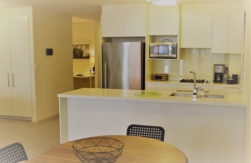 Gordon Apartamento | Immaculate, spacious & peaceful apartment with 2 Bdm, 2 Bath & study area.