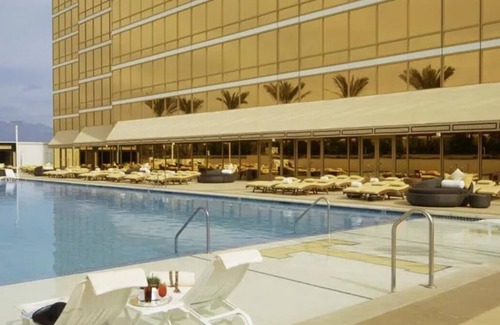 Las Vegas Hotel | Immaculate Studio in Trump Tower
