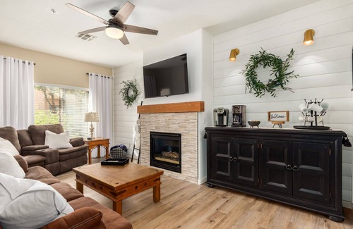 Phoenix Casa | Immaculate Townhouse, Furnished Newly Renovated. Listed on Furnished Finder also
